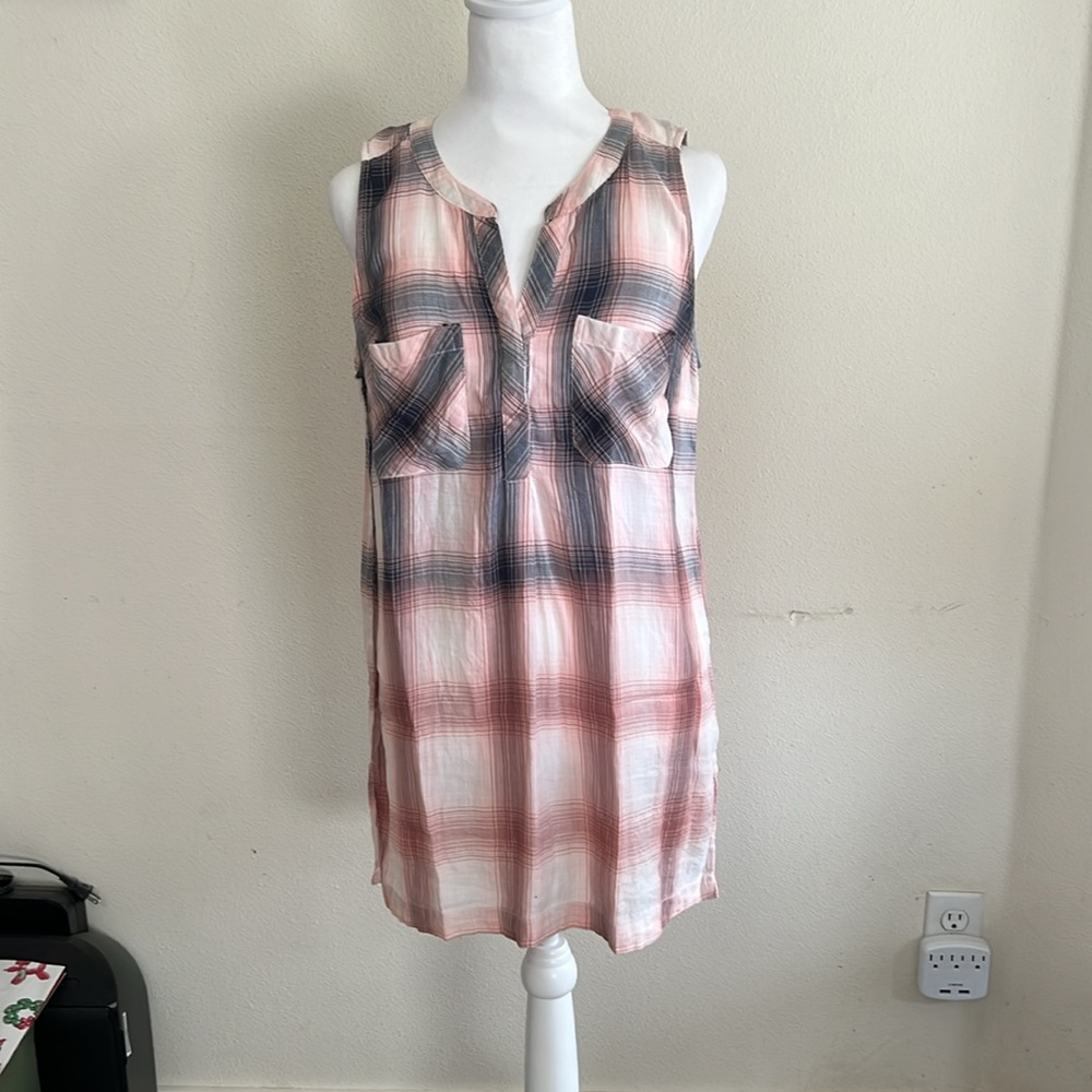 Women’s Sonoma M tunic sleeveless blouse pink white & navy blue.